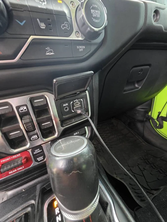 2021 Jeep JT Gladiator - Image 18 of 19