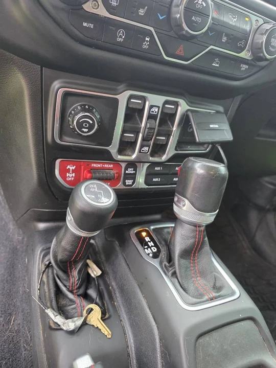 2021 Jeep JT Gladiator - Image 15 of 19