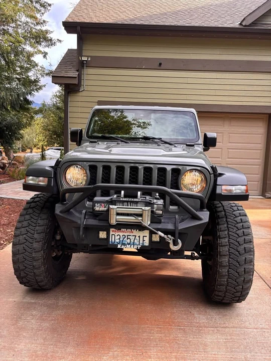 2021 Jeep JT Gladiator - Image 2 of 9