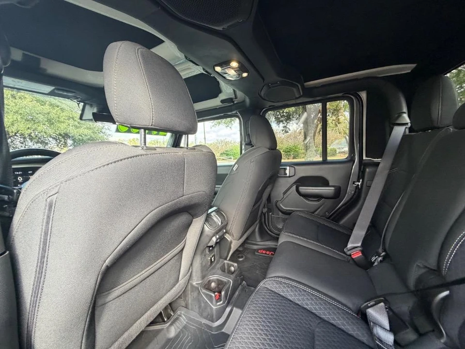 2021 Jeep - Image 24 of 31
