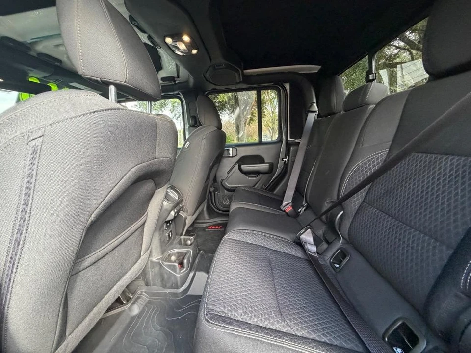 2021 Jeep - Image 23 of 31