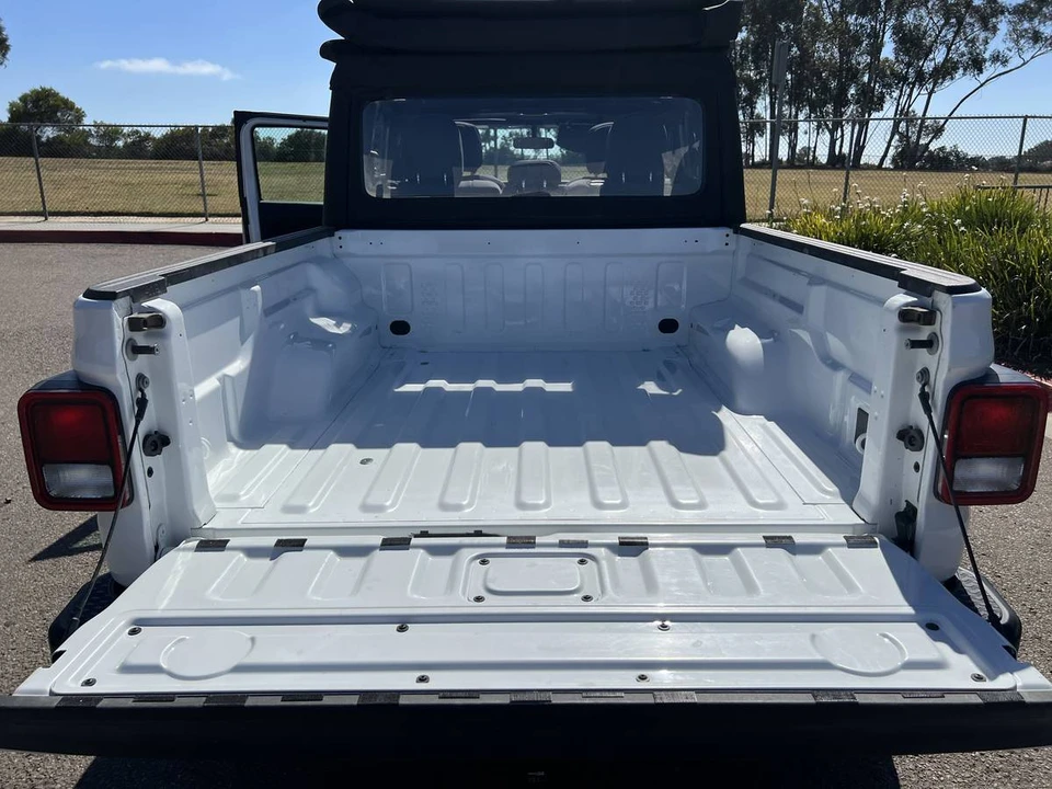 2021 Jeep JT Gladiator - Image 2 of 19
