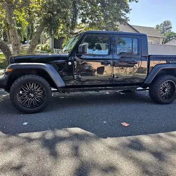 2021 Jeep Gladiator Sport Pickup 4D 5 ft
