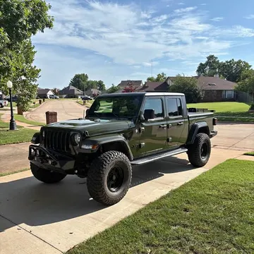 2021 Jeep Gladiator Sport Pickup 4D 5 ft