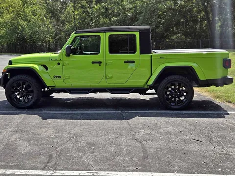 2021 Jeep Gladiator Sport Pickup 4D 5 ft