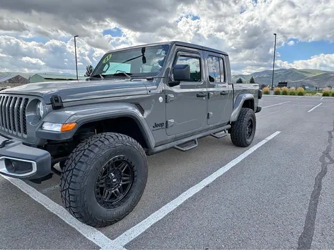2021 Jeep Gladiator Sport Pickup 4D 5 ft