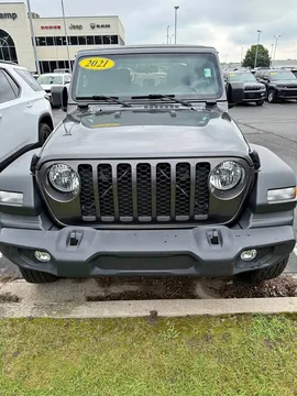 2021 Jeep Gladiator Sport Pickup 4D 5 ft