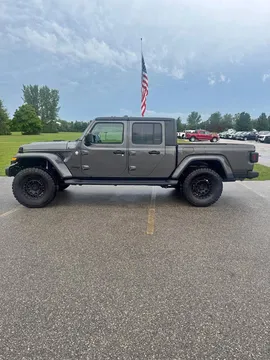 2021 Jeep Gladiator Sport Pickup 4D 5 ft