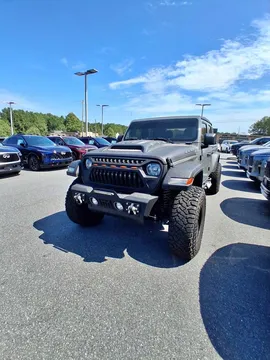 2021 Jeep Gladiator Sport Pickup 4D 5 ft