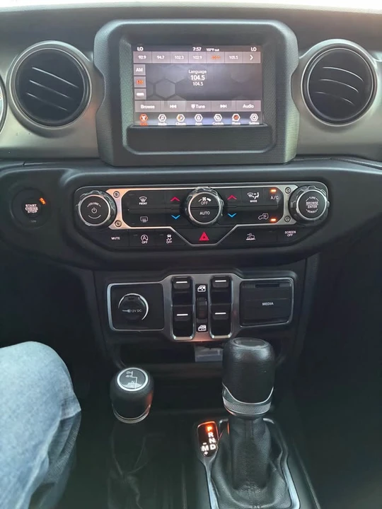 2021 Jeep JT Gladiator - Image 14 of 17