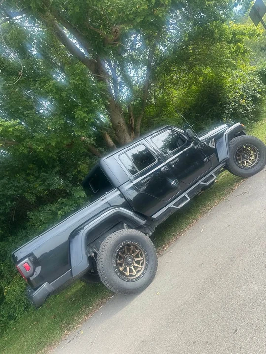 2021 Jeep JT Gladiator - Image 2 of 4
