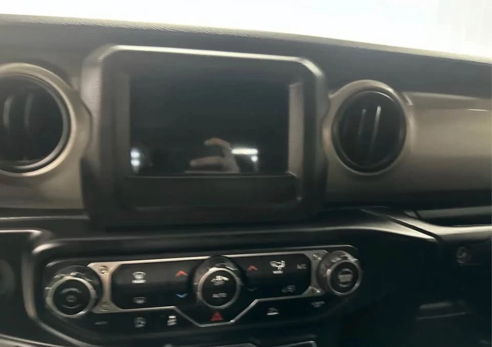 2021 Jeep JT Gladiator - Image 17 of 19
