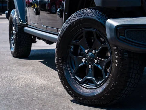 2021 Jeep JT Gladiator - Image 2 of 10