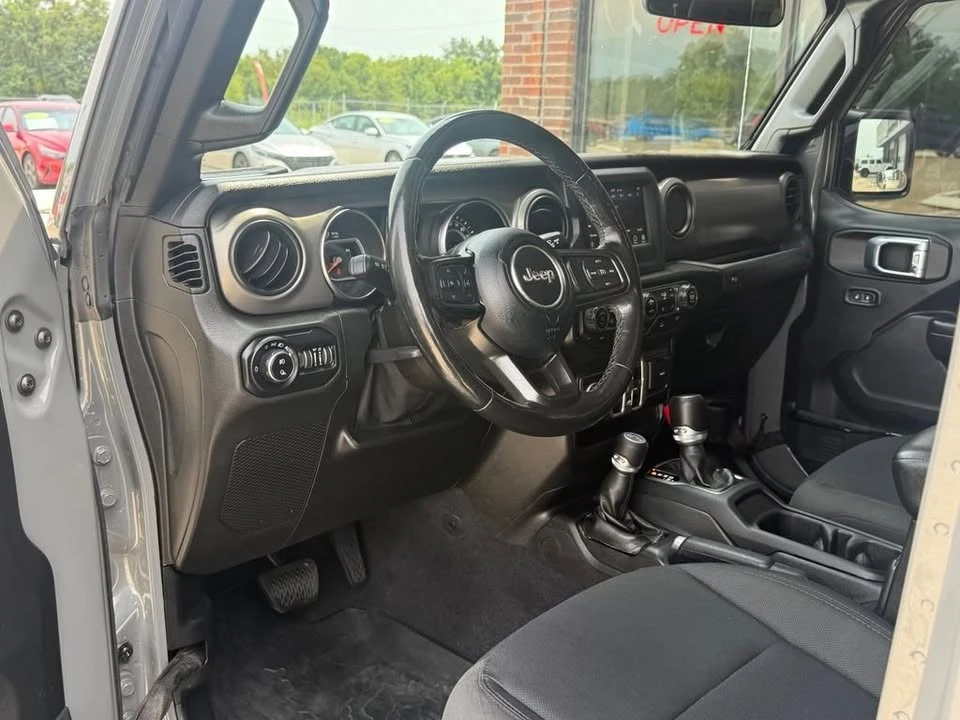 2021 Jeep JT Gladiator - Image 17 of 19