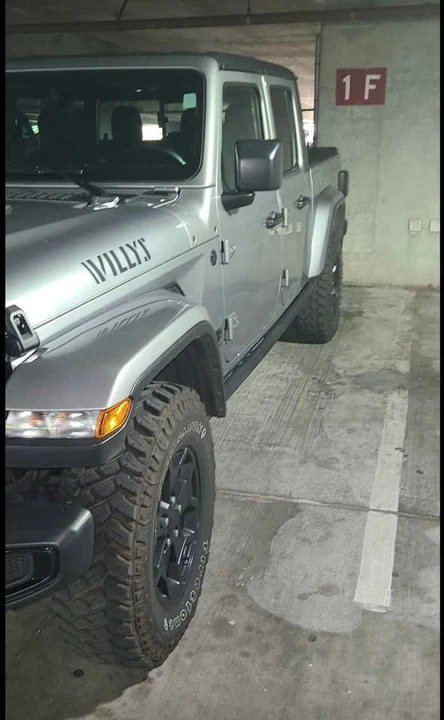 2021 Jeep JT Gladiator - Image 2 of 4