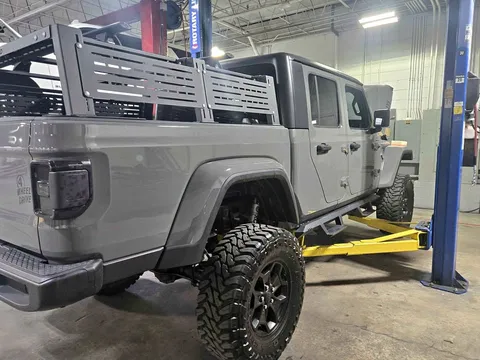 2021 Jeep Gladiator Willys Pickup 4D 5 ft