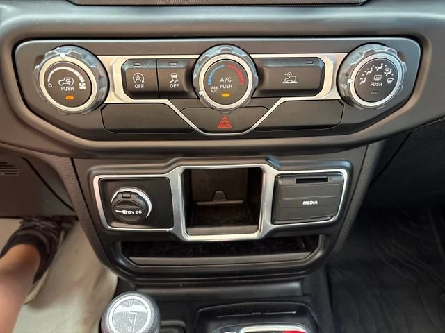 2021 Jeep JT Gladiator - Image 14 of 20
