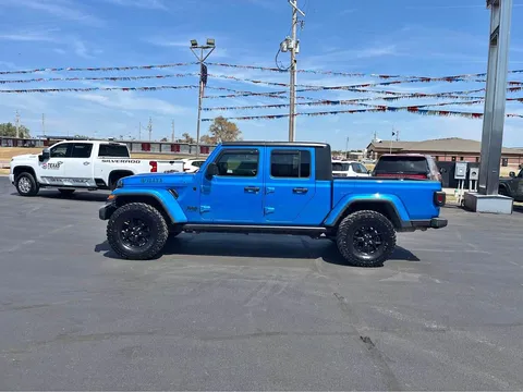 2021 Jeep Gladiator Willys Sport Pickup 4D 5 ft