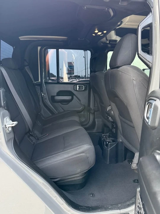 2021 Jeep JT Gladiator - Image 14 of 16