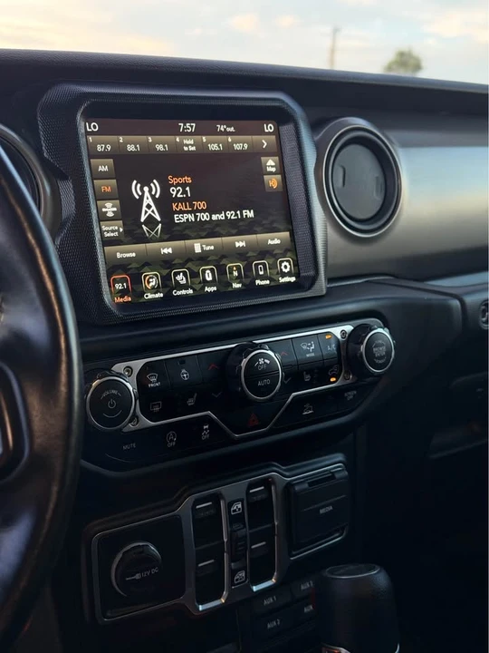2021 Jeep JT Gladiator - Image 10 of 16