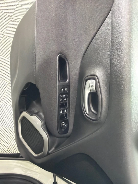 2021 Jeep Renegade - Image 11 of 21