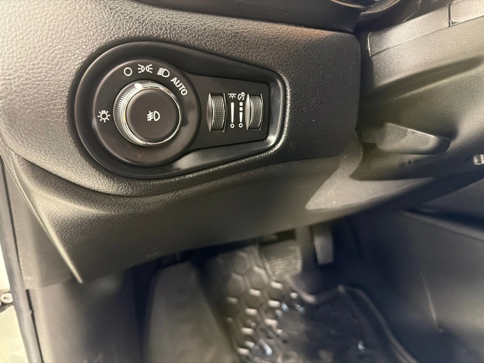 2021 Jeep Renegade - Image 14 of 21