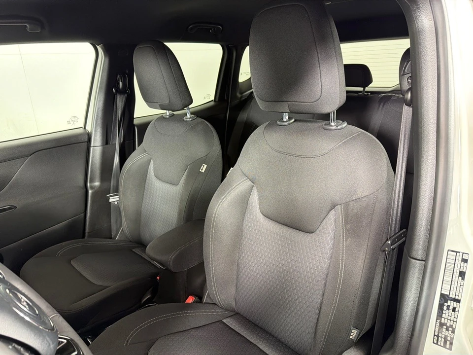 2021 Jeep Renegade - Image 13 of 21