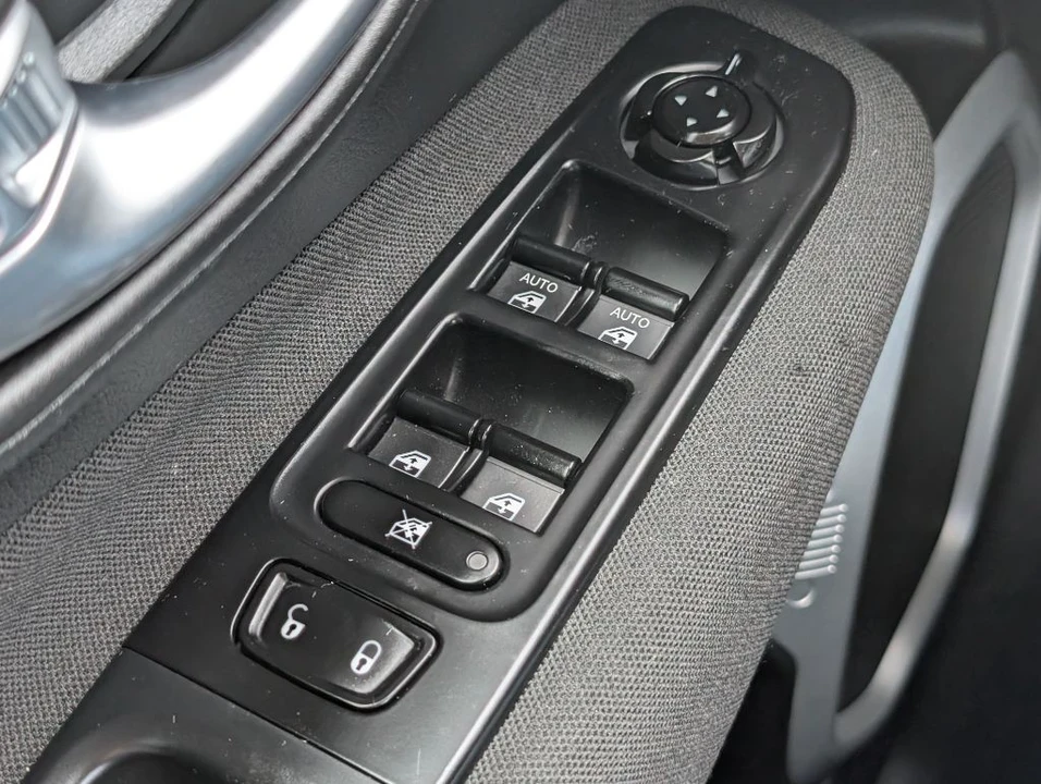 2021 Jeep Renegade - Image 11 of 21