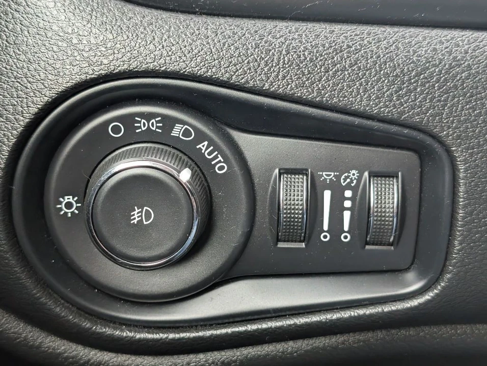 2021 Jeep Renegade - Image 12 of 21