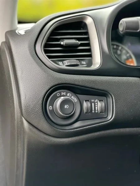 2021 Jeep Renegade - Image 11 of 12