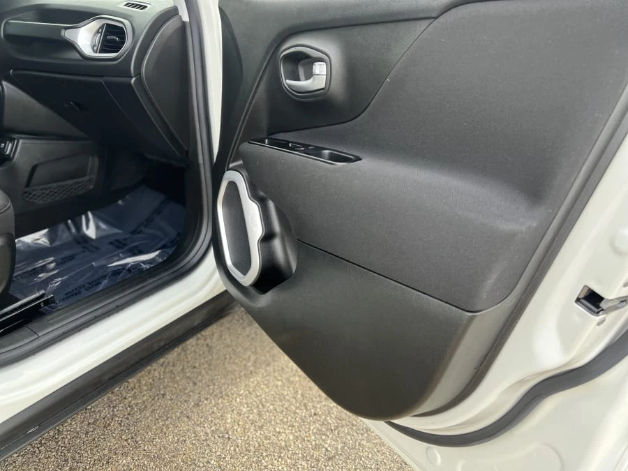 2021 Jeep Renegade - Image 17 of 26