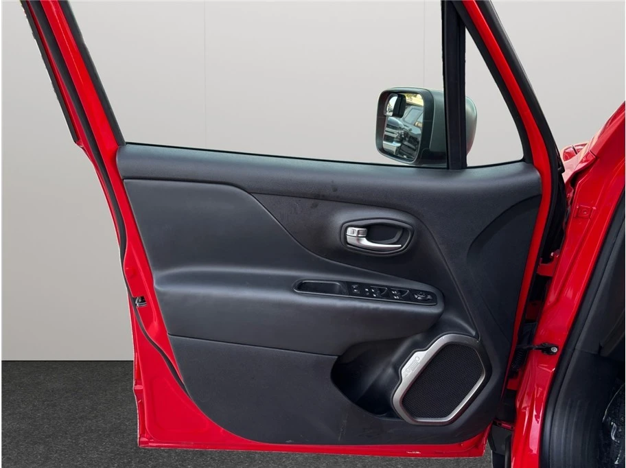 2021 Jeep Renegade - Image 18 of 21