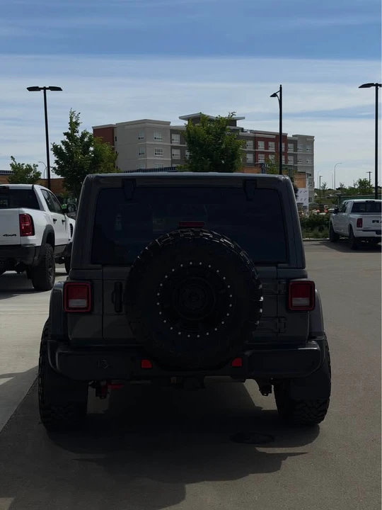 2021 Jeep JL Wrangler - Image 3 of 4
