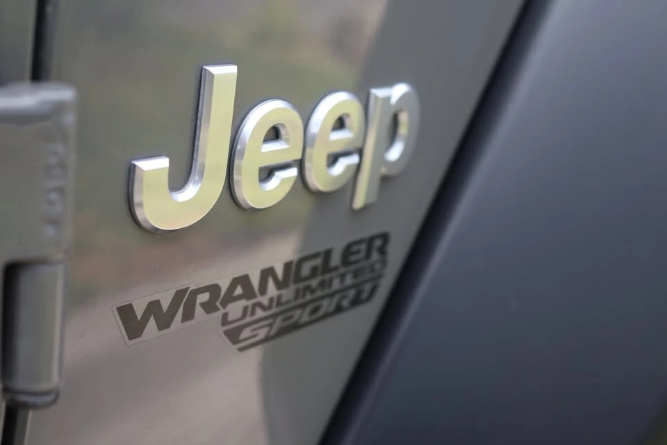 2021 Jeep JL Wrangler - Image 4 of 20