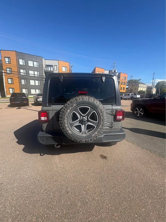 2021 Jeep JL Wrangler - Image 10 of 12