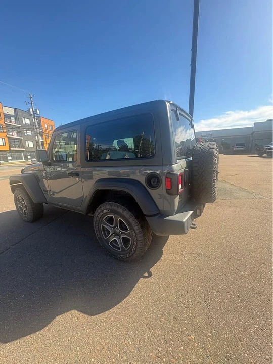 2021 Jeep JL Wrangler - Image 9 of 12