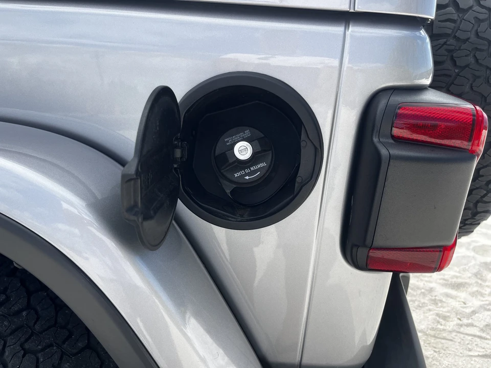 2021 Jeep JL Wrangler - Image 23 of 31
