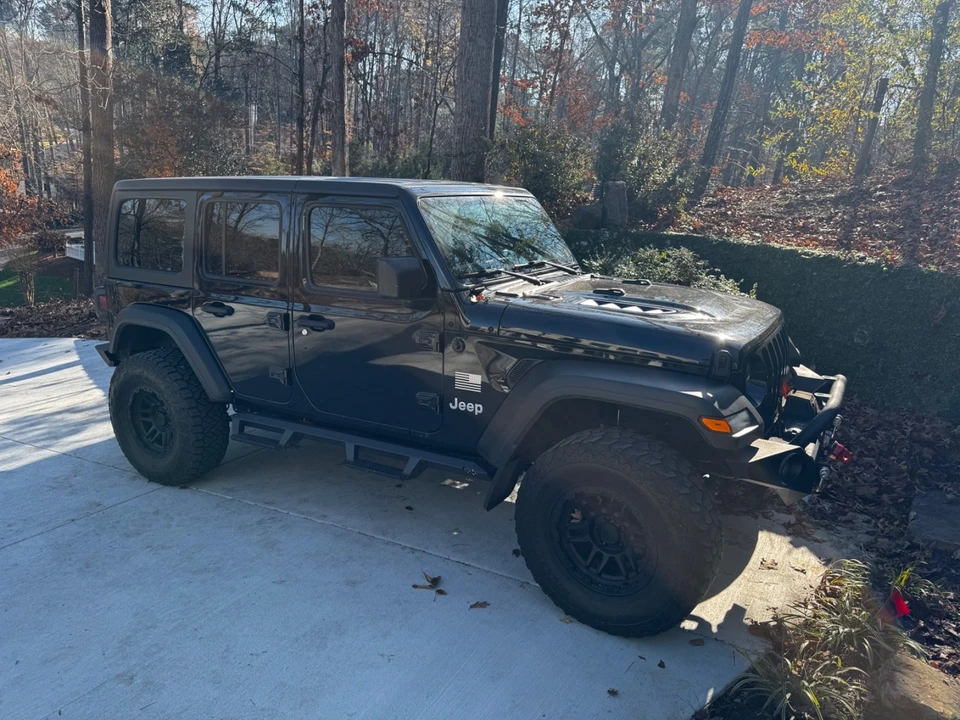 2021 Jeep JL Wrangler - Image 2 of 4
