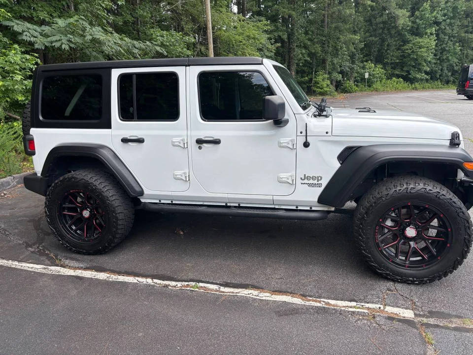 2021 Jeep JL Wrangler - Image 3 of 10