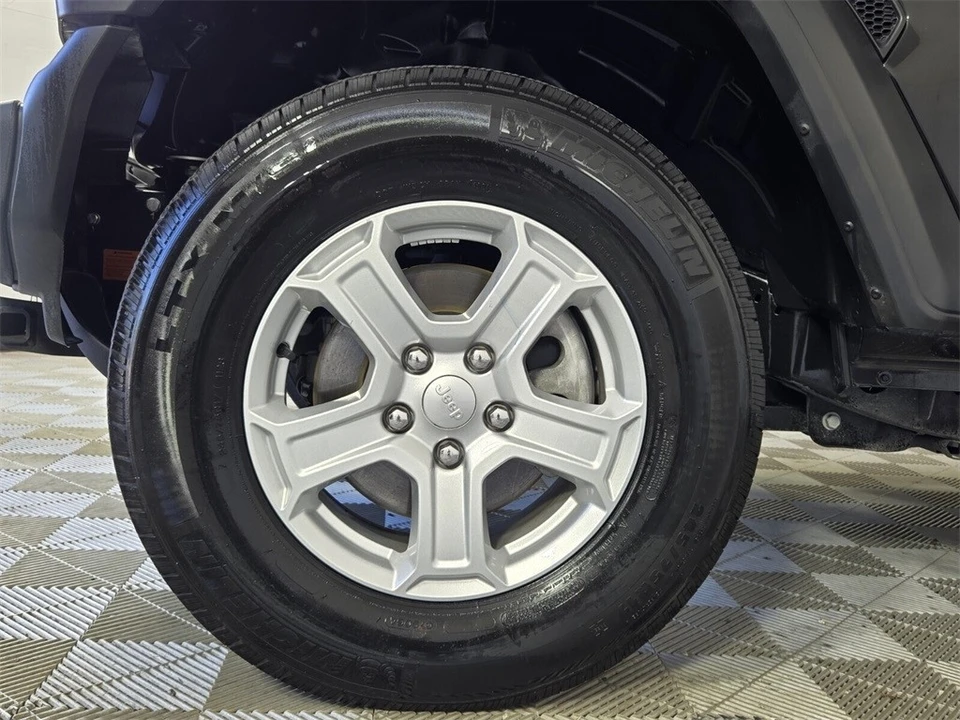 2021 Jeep JL Wrangler - Image 5 of 12