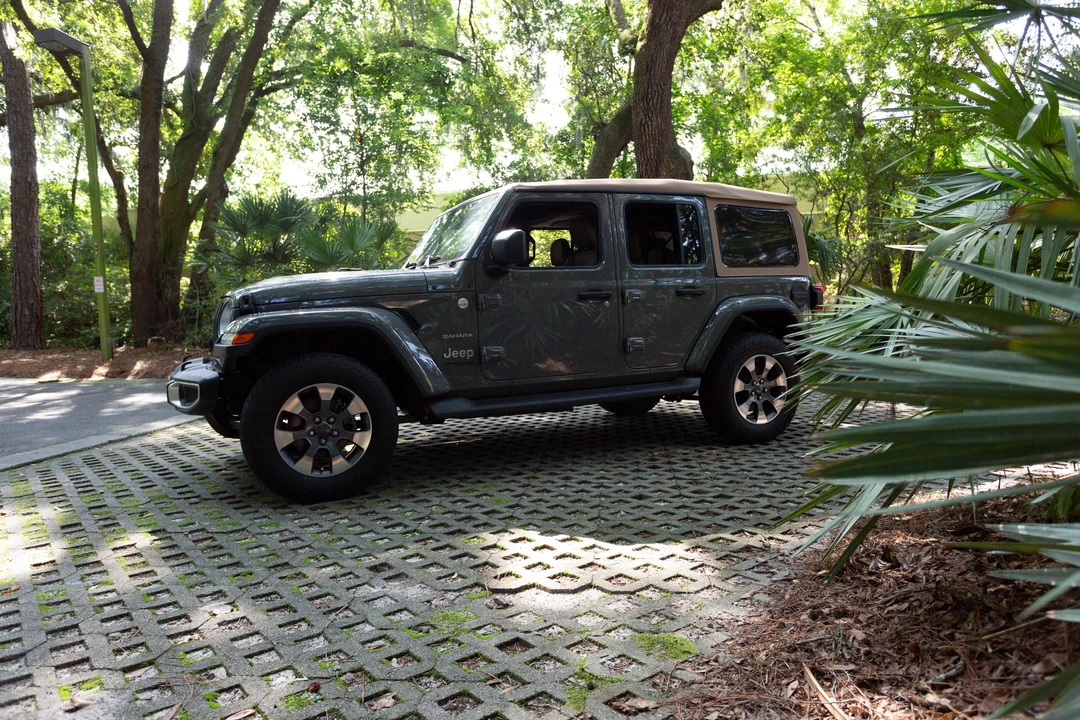 2021 Jeep JL Wrangler - Image 19 of 31