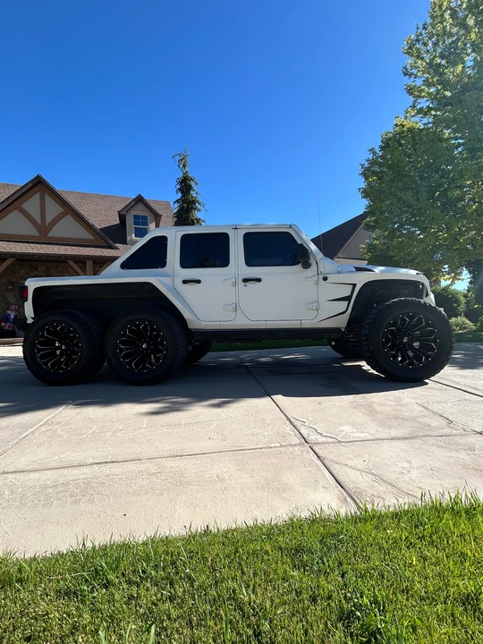 2021 Jeep JL Wrangler - Image 23 of 31