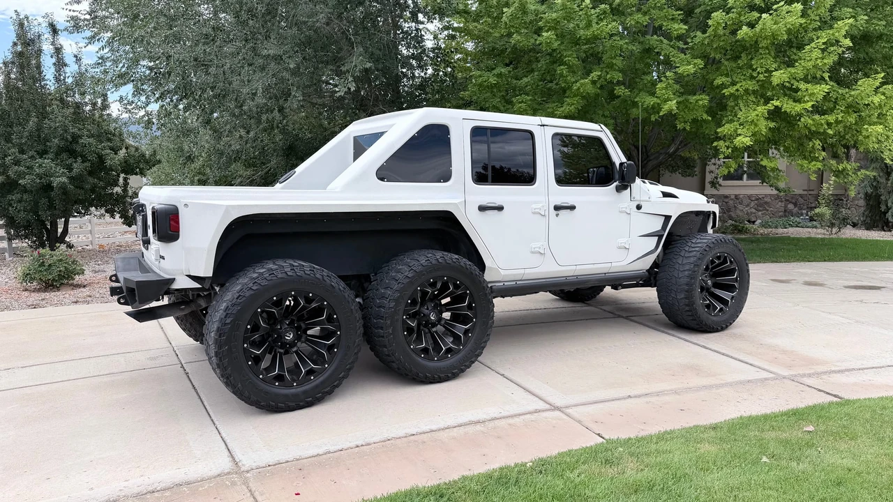 2021 Jeep JL Wrangler - Image 10 of 31