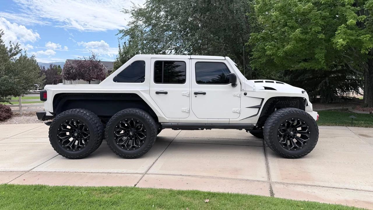 2021 Jeep JL Wrangler - Image 11 of 31
