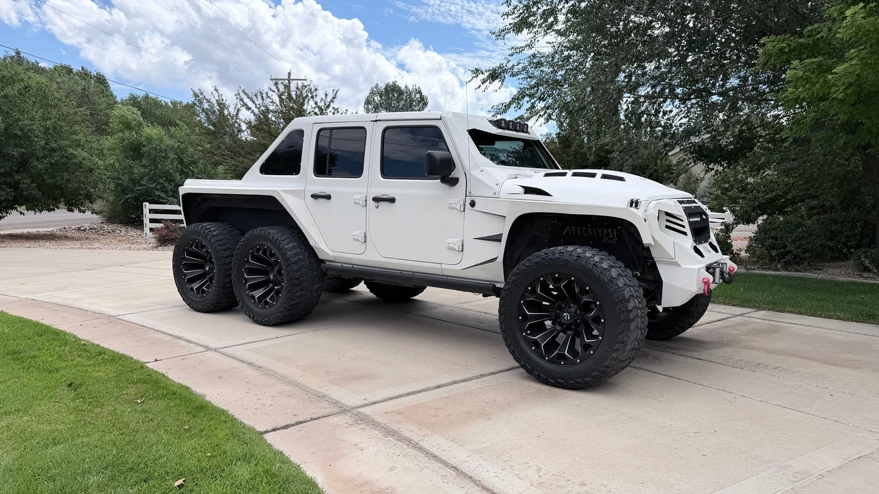 2021 Jeep JL Wrangler - Image 12 of 31