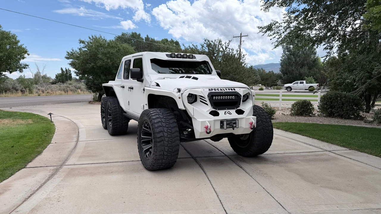 2021 Jeep JL Wrangler - Image 14 of 31