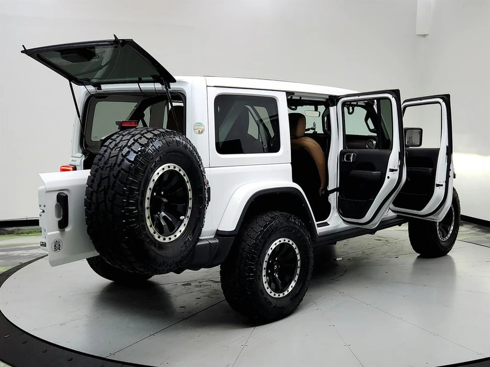2021 Jeep JL Wrangler - Image 11 of 12