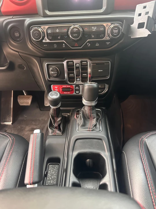 2021 Jeep JL Wrangler - Image 25 of 31
