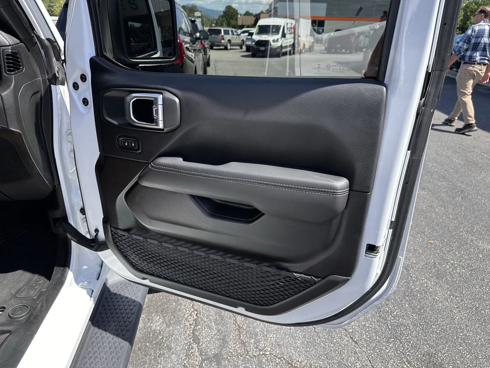 2021 Jeep JL Wrangler - Image 13 of 21