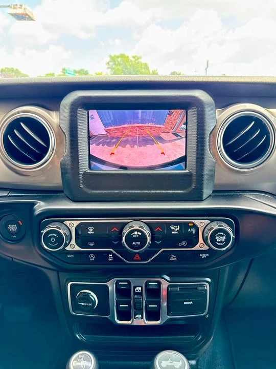 2021 Jeep JL Wrangler - Image 17 of 20